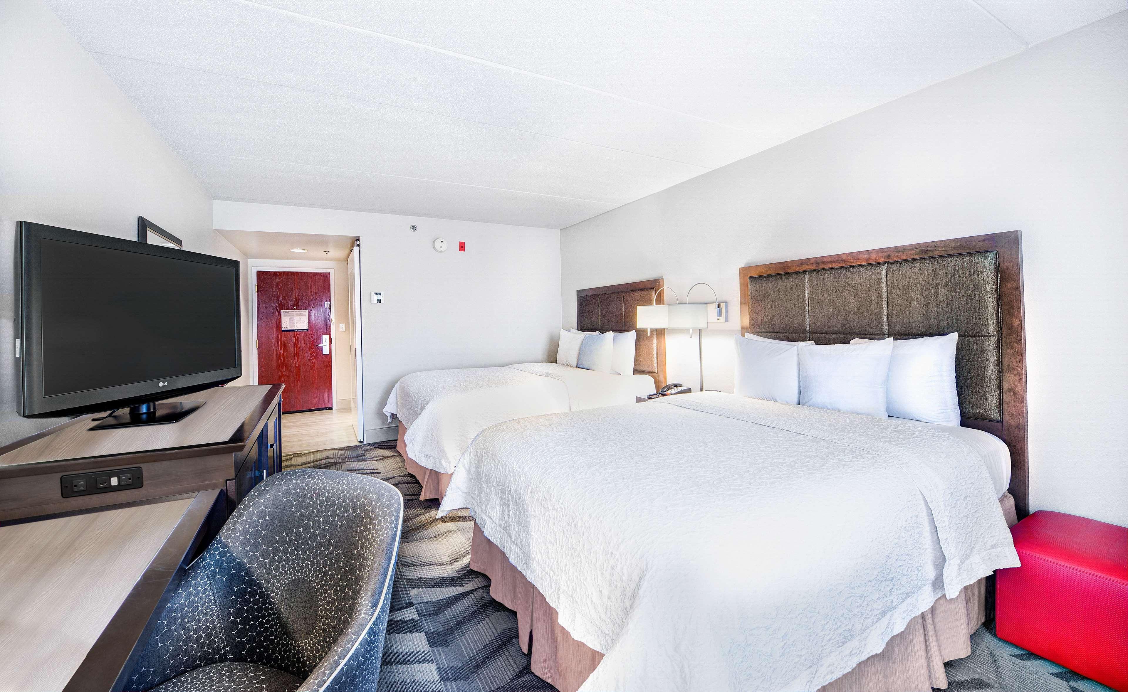 Hampton Inn & Suites Atlanta-Galleria Смирна Екстериор снимка