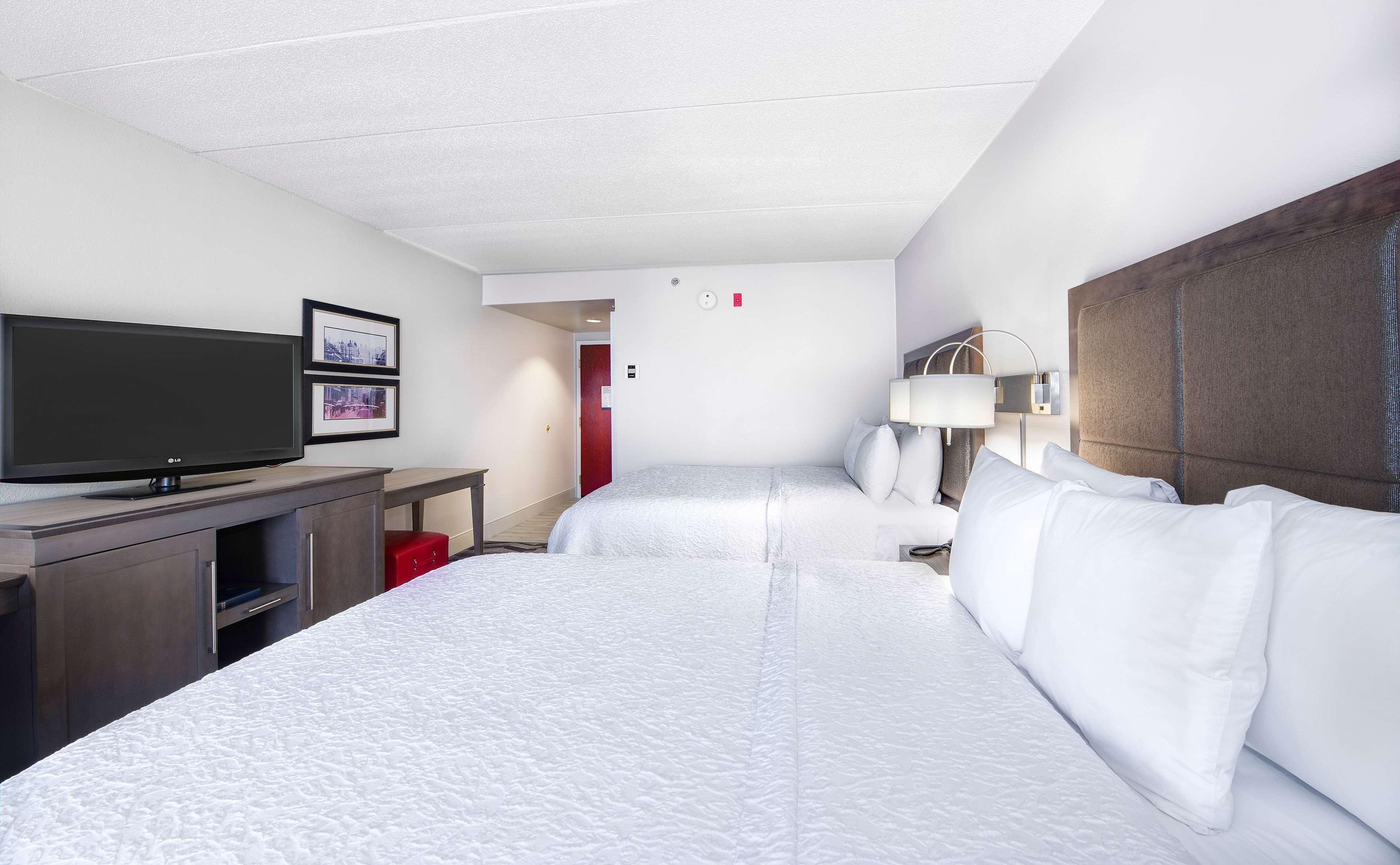 Hampton Inn & Suites Atlanta-Galleria Смирна Екстериор снимка