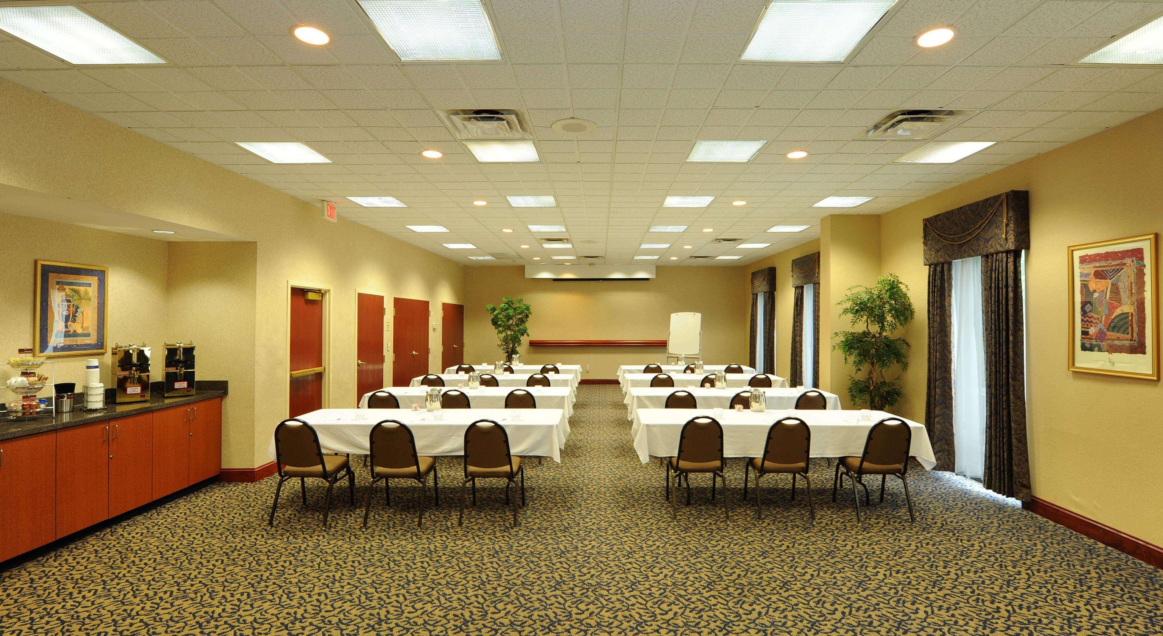 Hampton Inn & Suites Atlanta-Galleria Смирна Екстериор снимка
