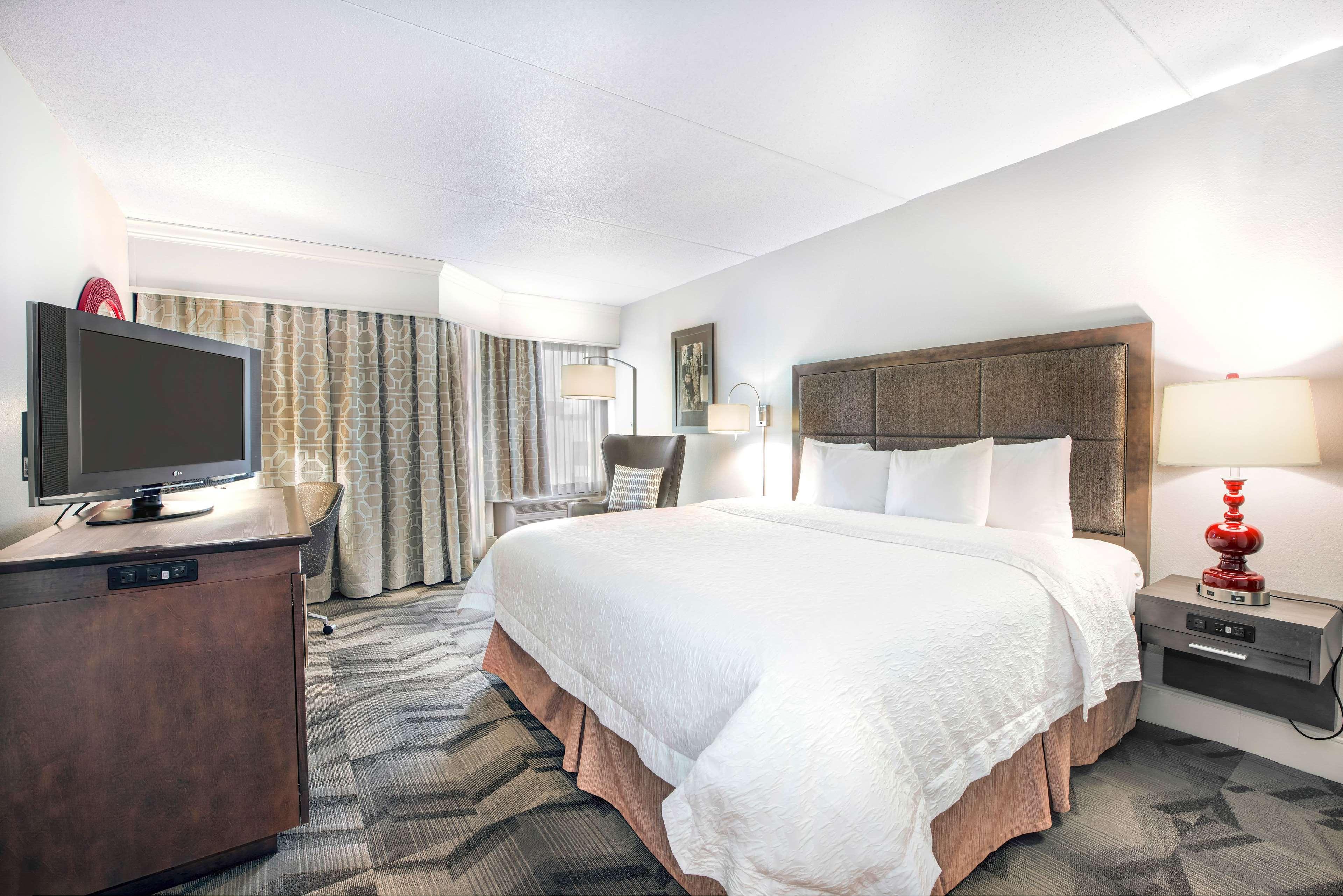 Hampton Inn & Suites Atlanta-Galleria Смирна Екстериор снимка