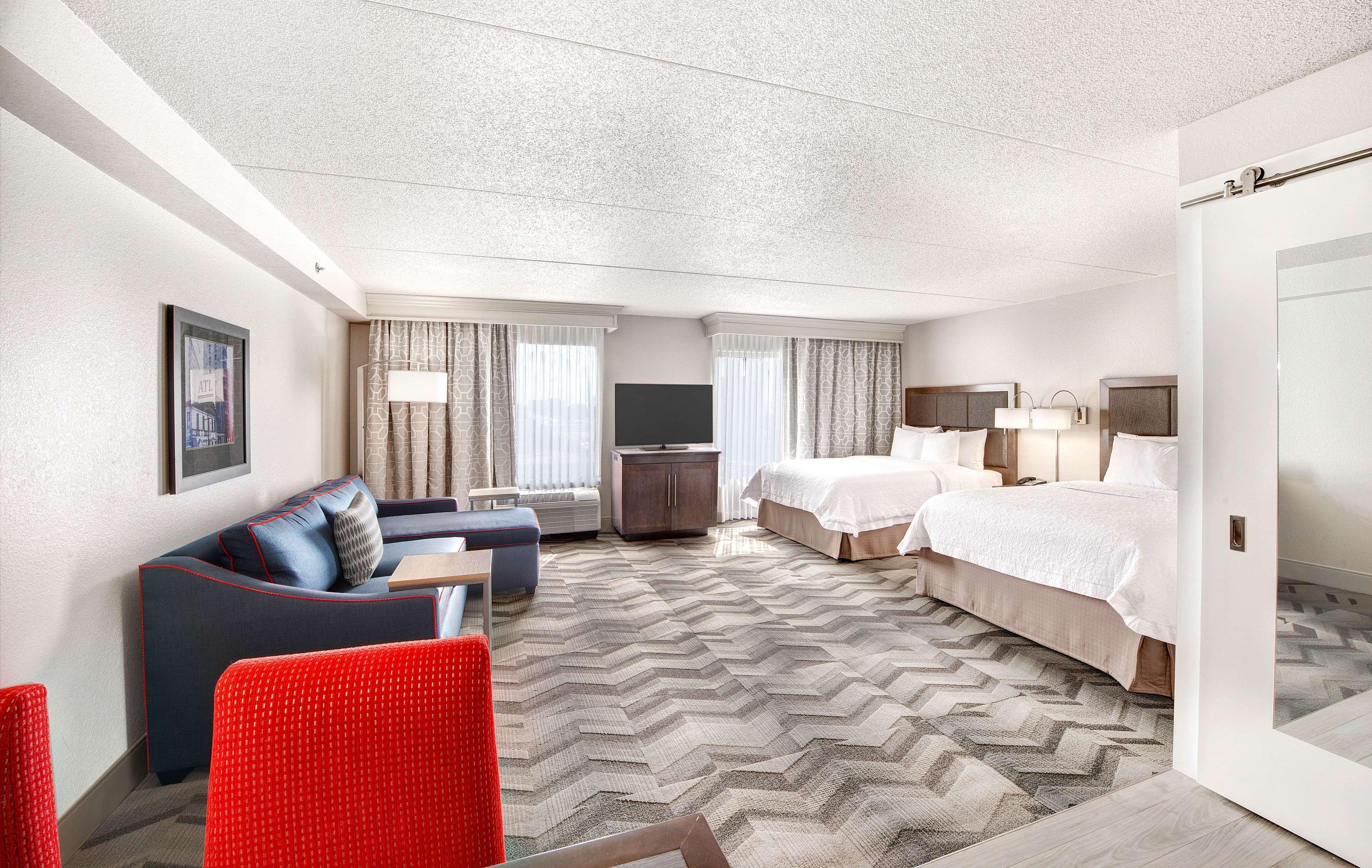 Hampton Inn & Suites Atlanta-Galleria Смирна Екстериор снимка