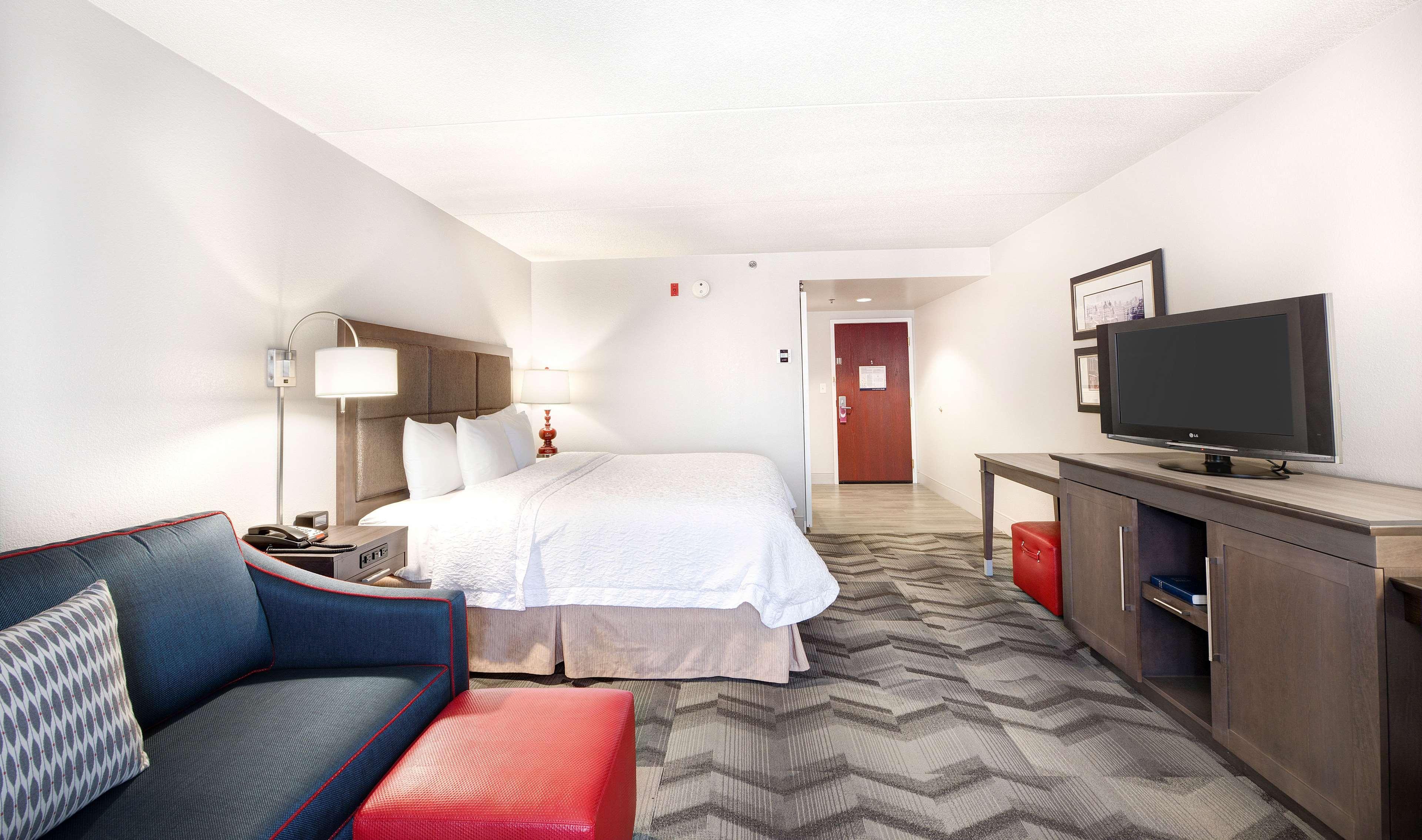Hampton Inn & Suites Atlanta-Galleria Смирна Екстериор снимка