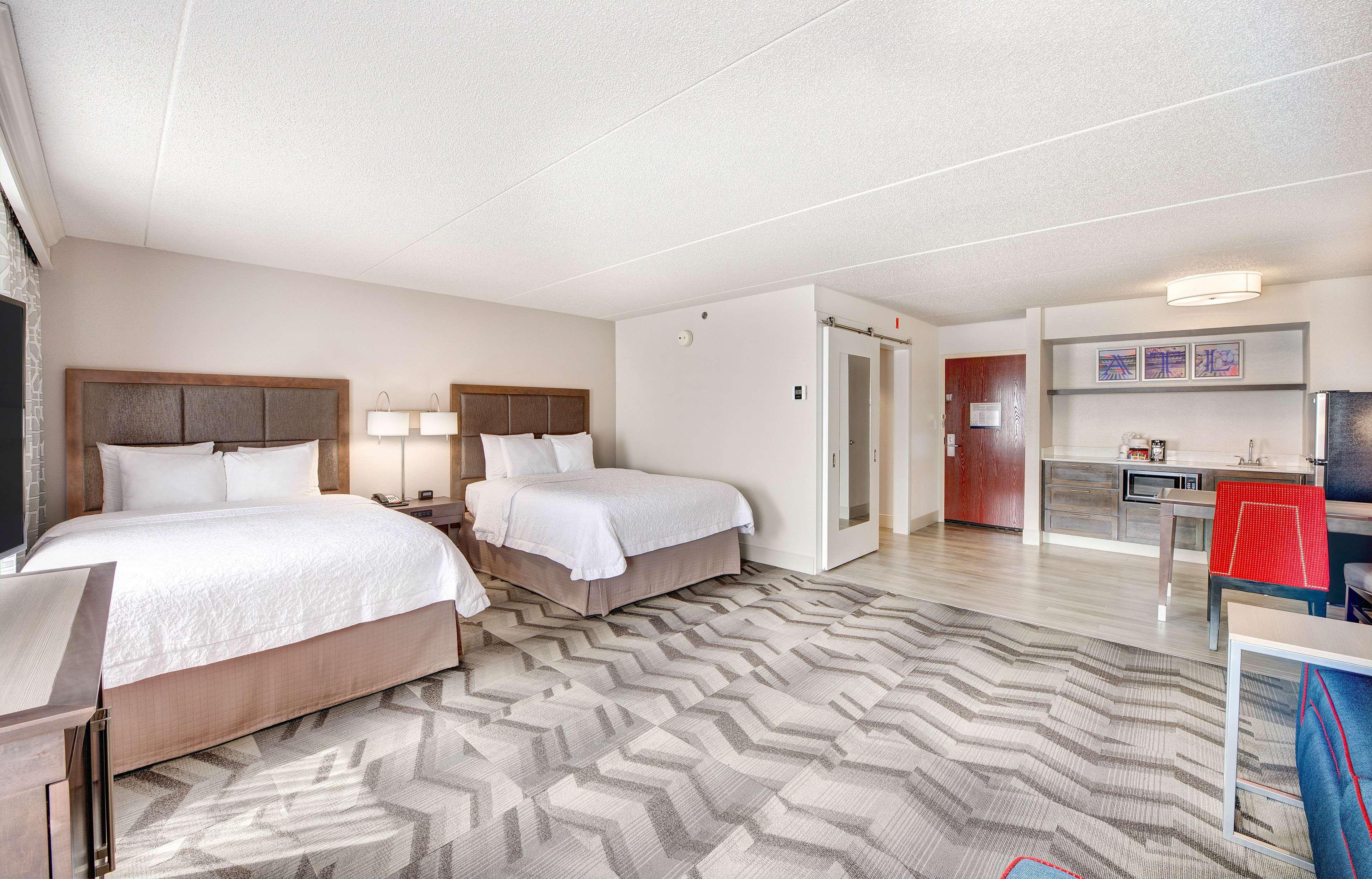 Hampton Inn & Suites Atlanta-Galleria Смирна Екстериор снимка