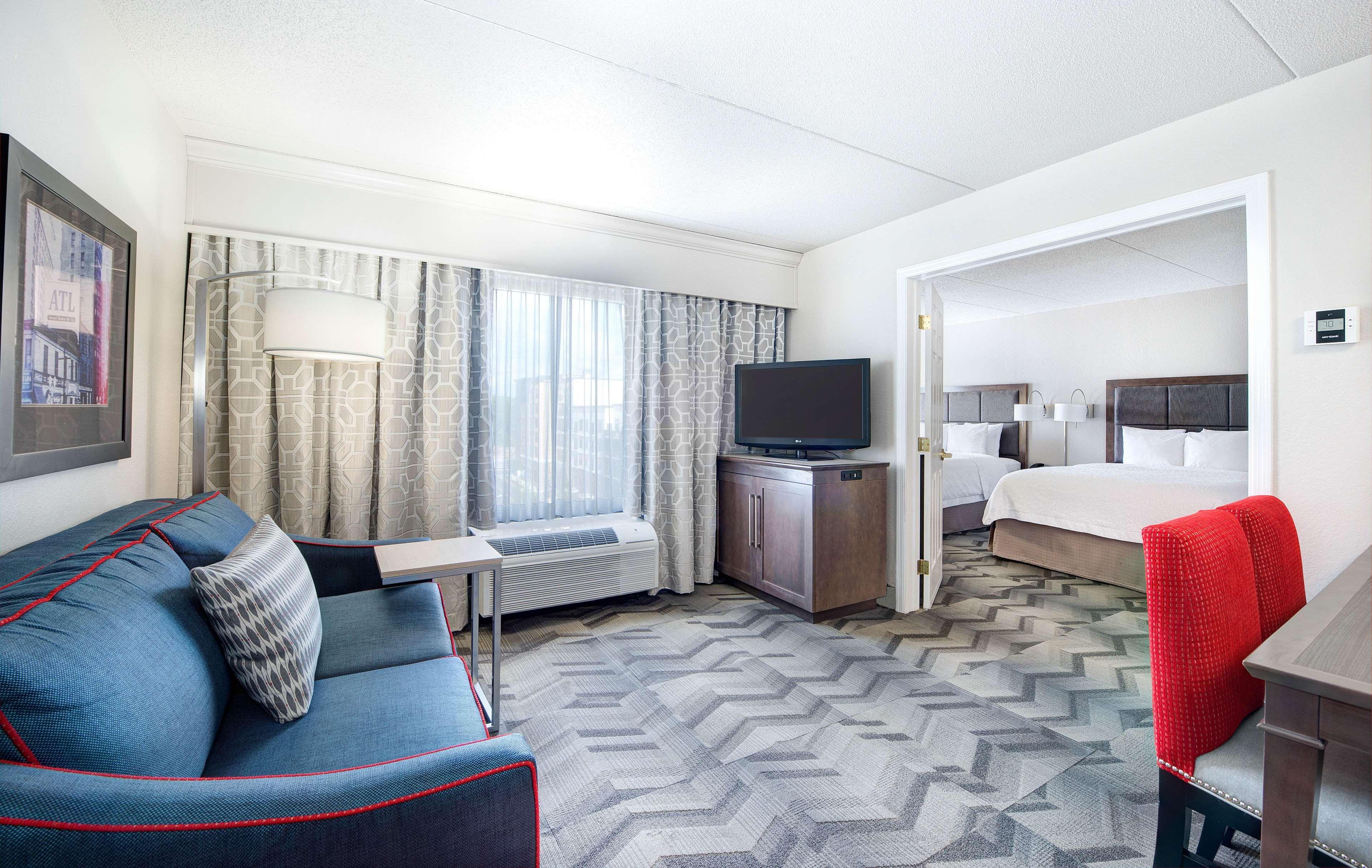 Hampton Inn & Suites Atlanta-Galleria Смирна Екстериор снимка