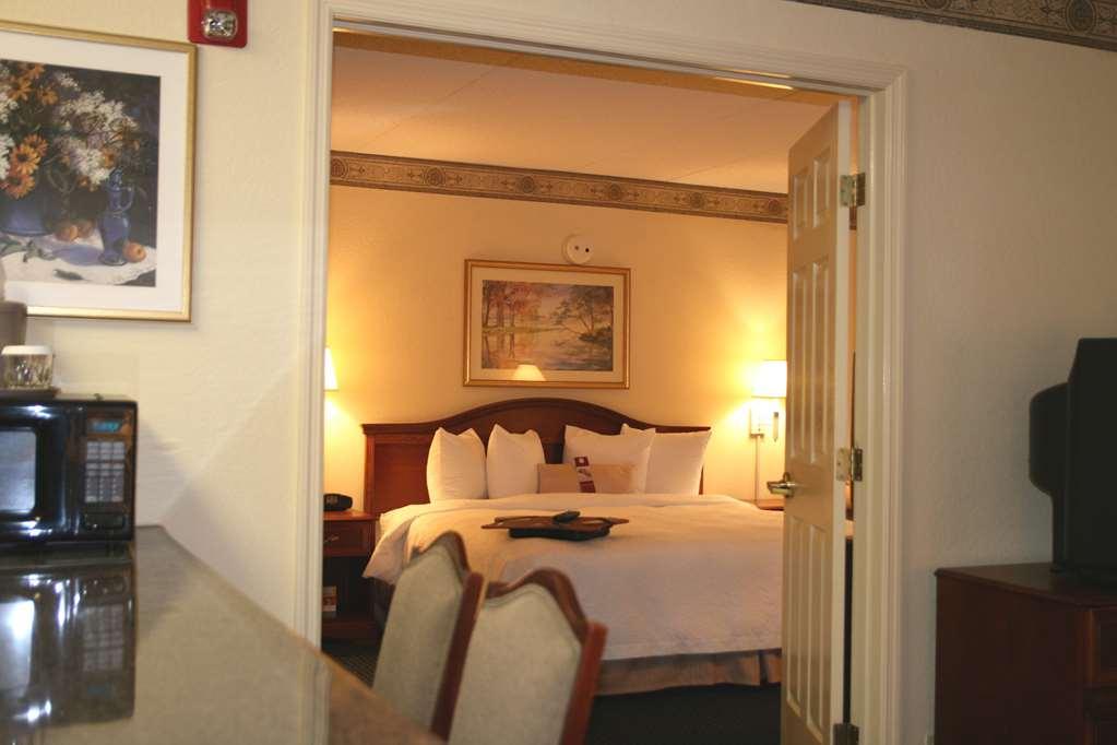 Hampton Inn & Suites Atlanta-Galleria Смирна Стая снимка