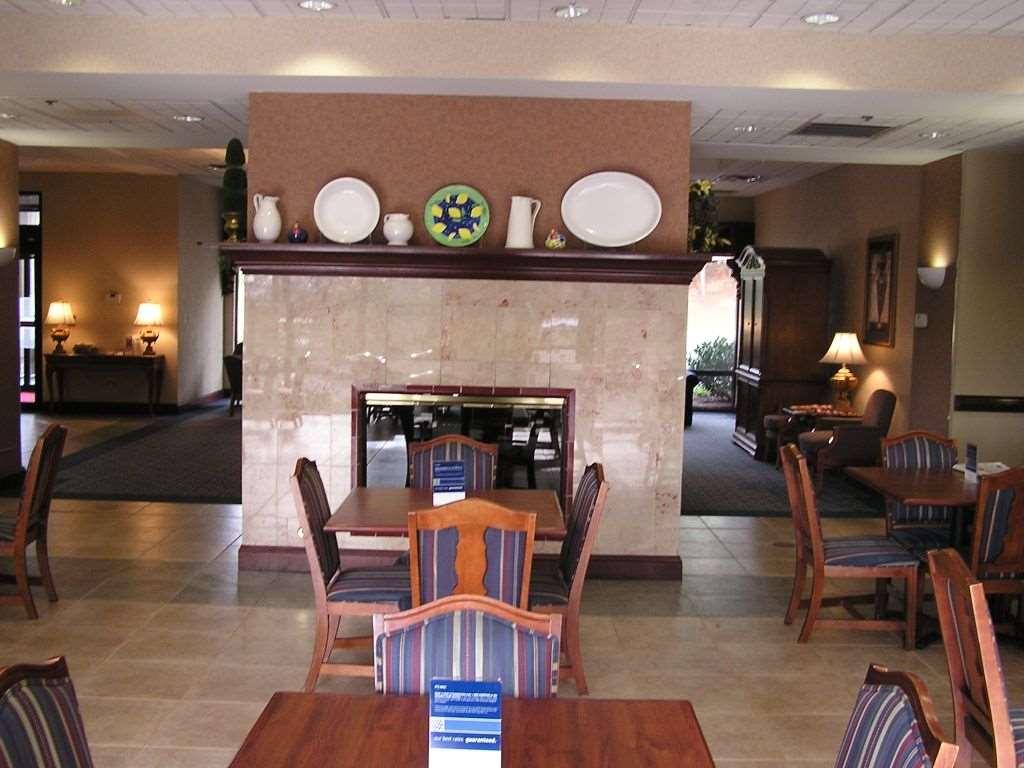 Hampton Inn & Suites Atlanta-Galleria Смирна Ресторант снимка