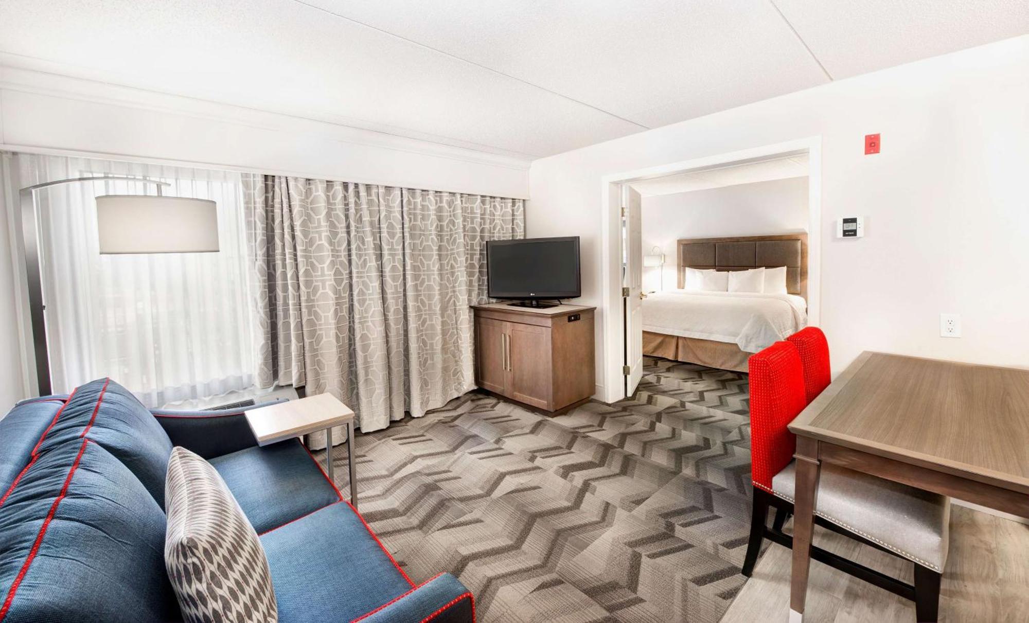 Hampton Inn & Suites Atlanta-Galleria Смирна Екстериор снимка