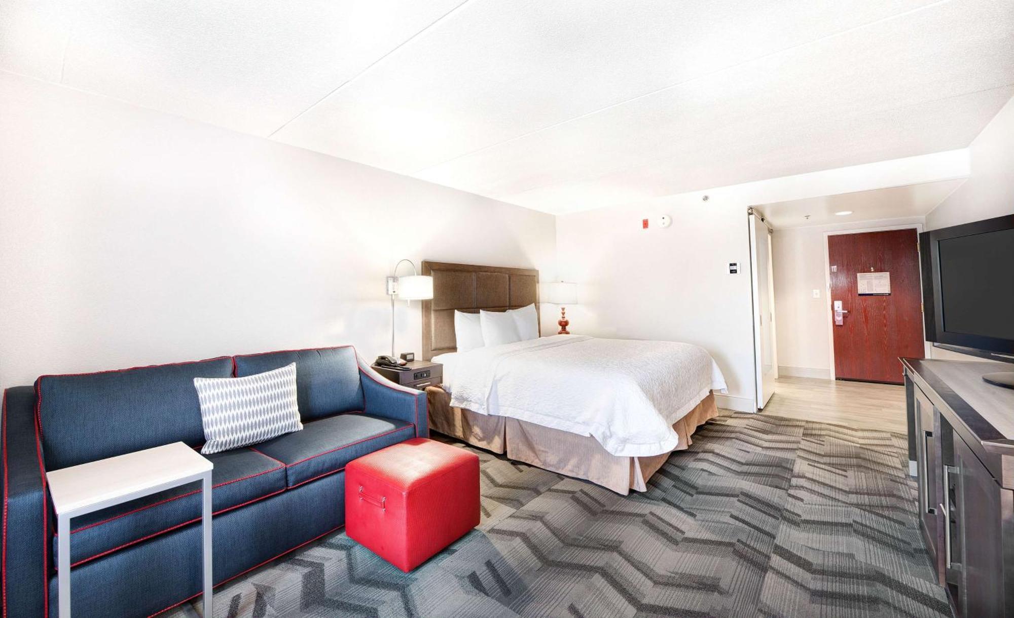 Hampton Inn & Suites Atlanta-Galleria Смирна Екстериор снимка
