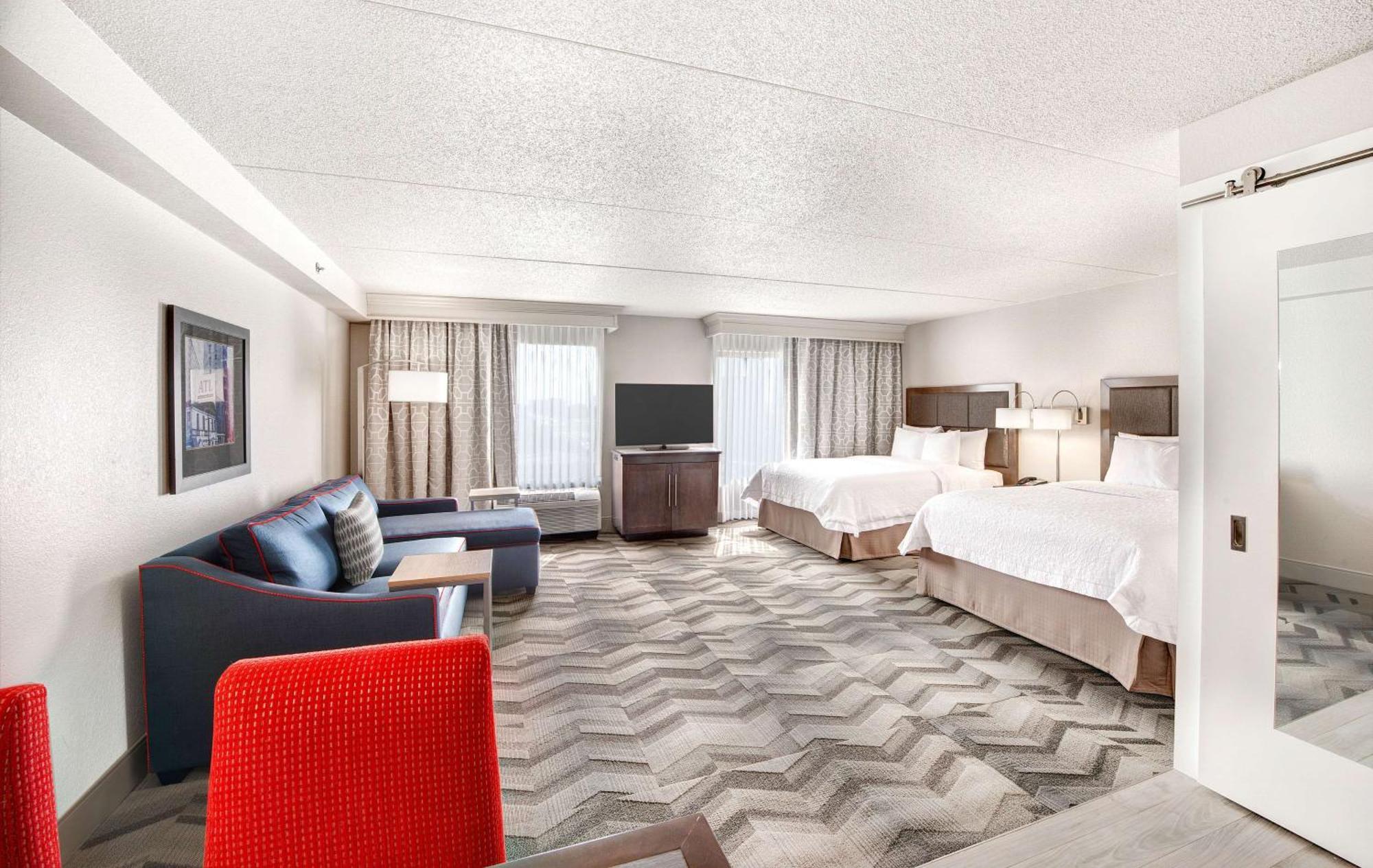 Hampton Inn & Suites Atlanta-Galleria Смирна Екстериор снимка