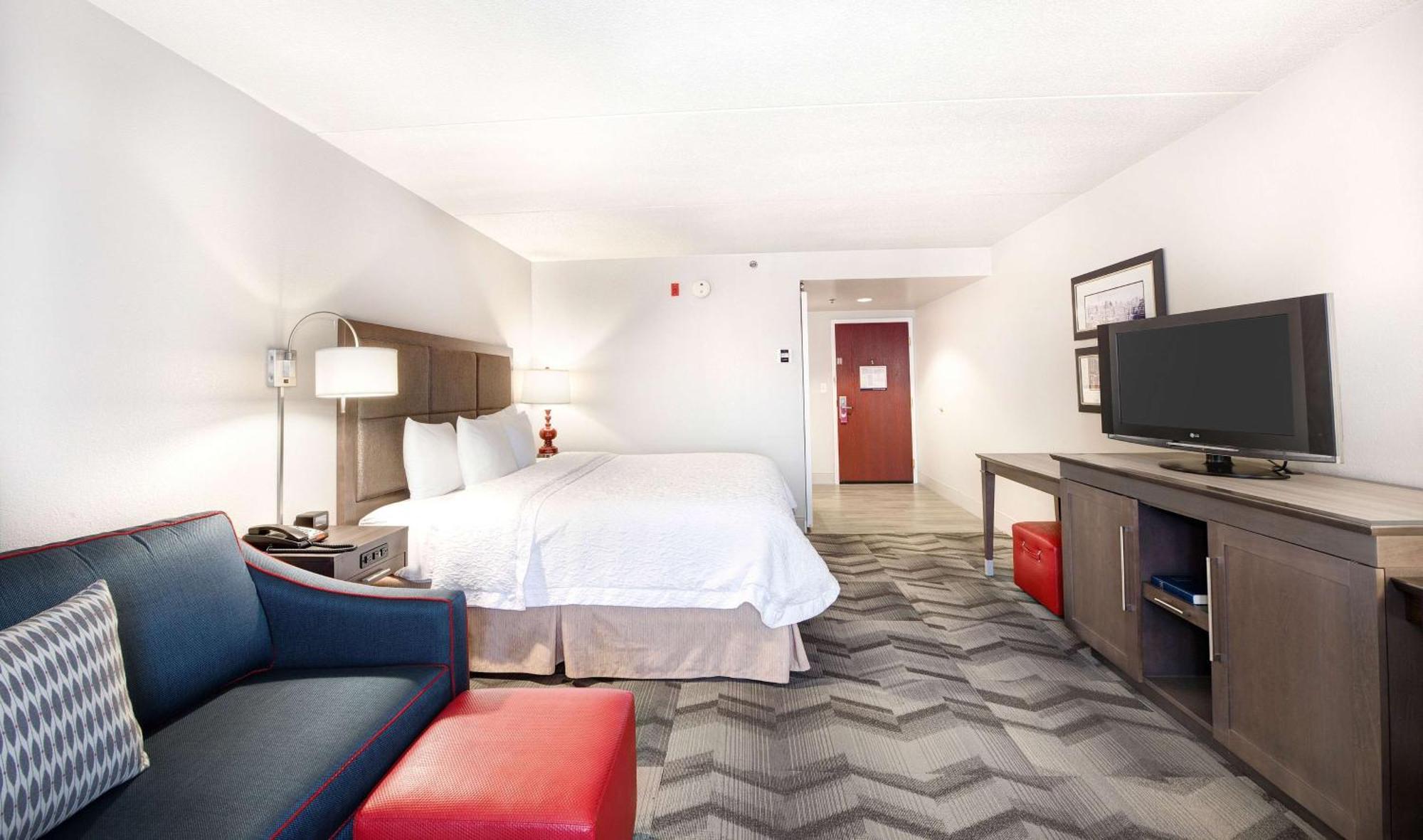 Hampton Inn & Suites Atlanta-Galleria Смирна Екстериор снимка