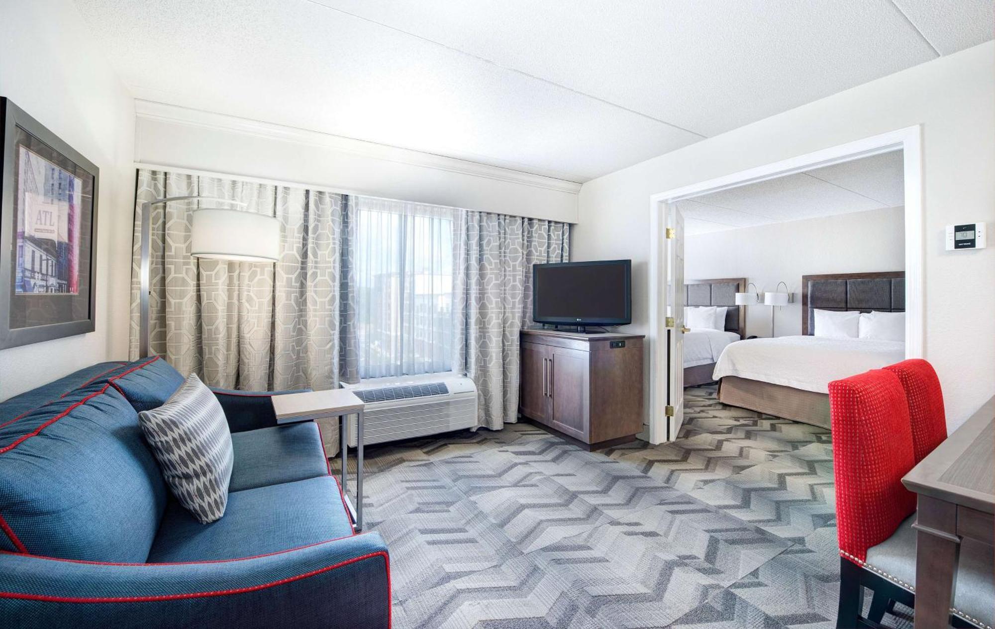 Hampton Inn & Suites Atlanta-Galleria Смирна Екстериор снимка