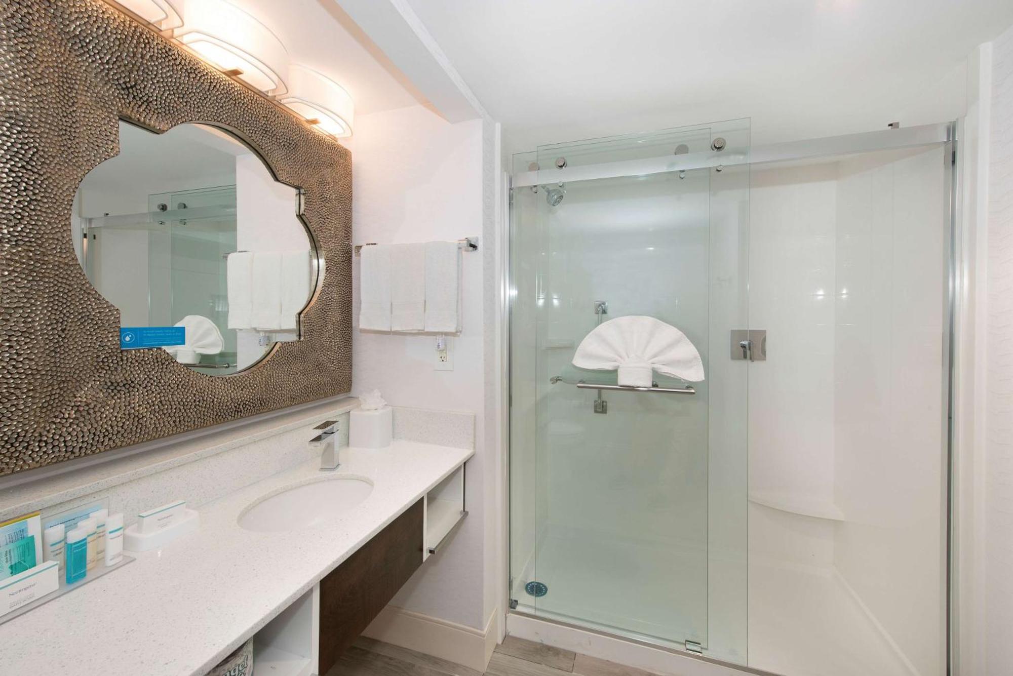 Hampton Inn & Suites Atlanta-Galleria Смирна Екстериор снимка