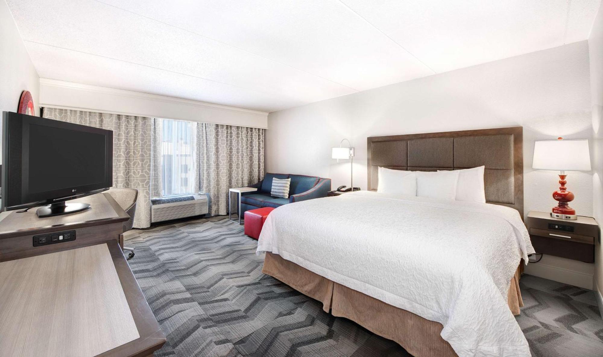 Hampton Inn & Suites Atlanta-Galleria Смирна Екстериор снимка