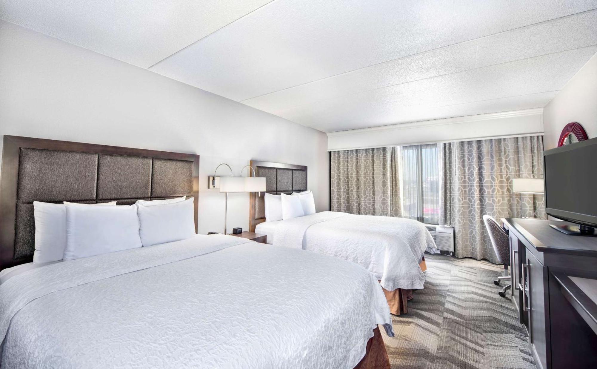 Hampton Inn & Suites Atlanta-Galleria Смирна Екстериор снимка