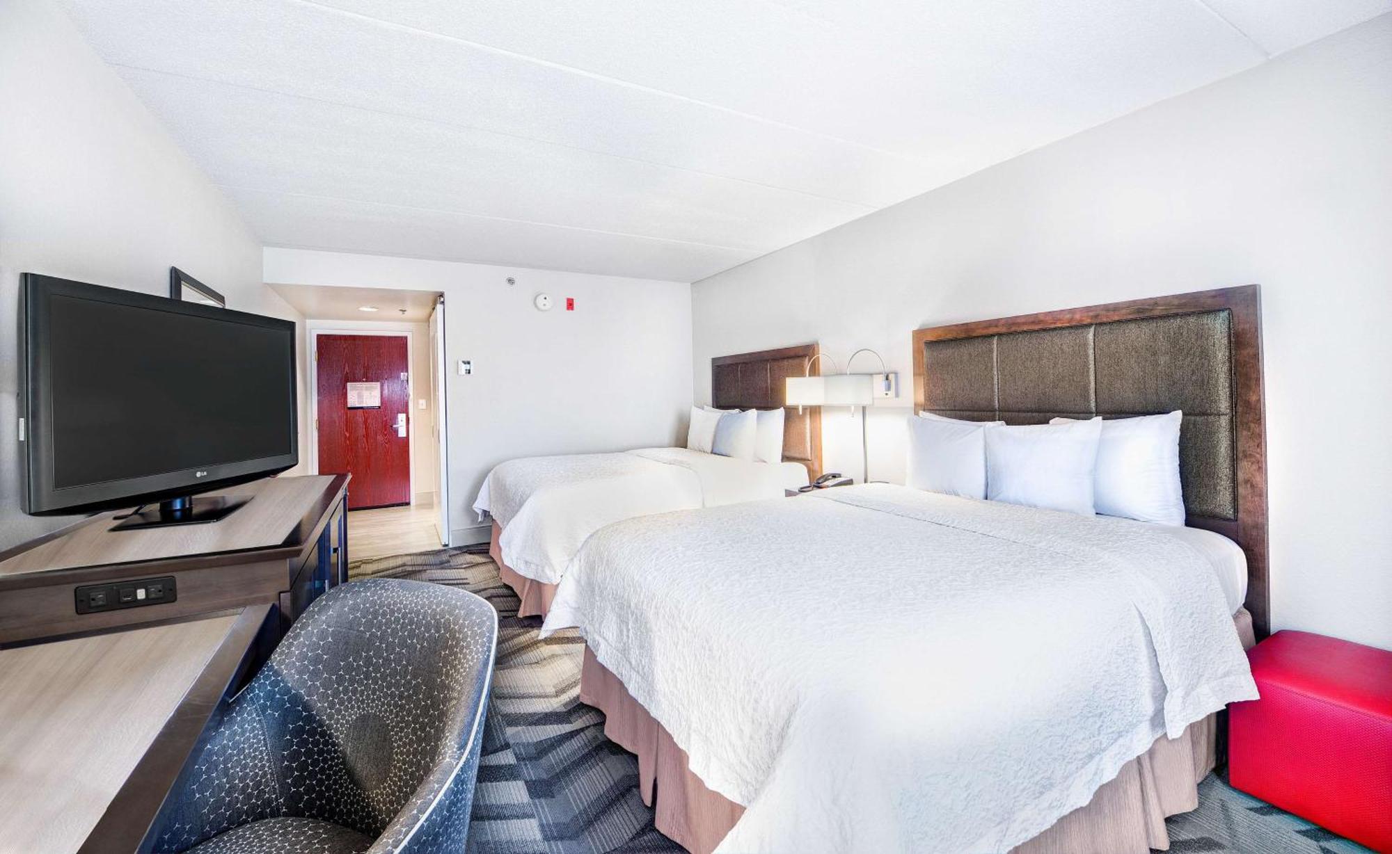 Hampton Inn & Suites Atlanta-Galleria Смирна Екстериор снимка