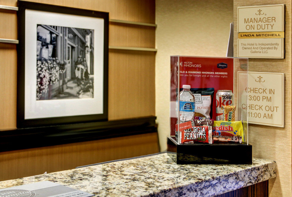 Hampton Inn & Suites Atlanta-Galleria Смирна Екстериор снимка