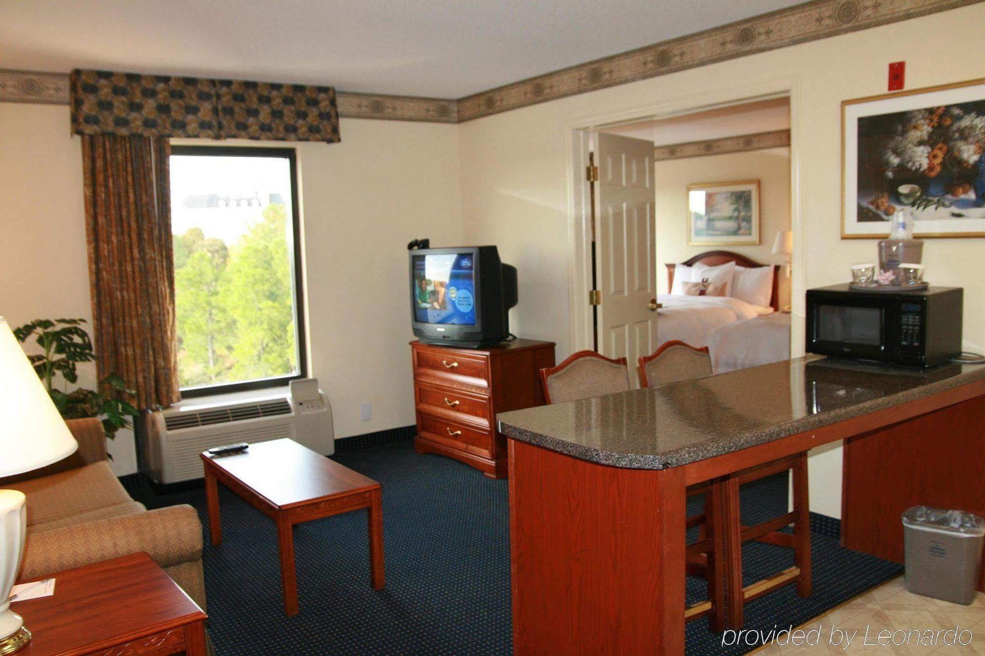 Hampton Inn & Suites Atlanta-Galleria Смирна Стая снимка